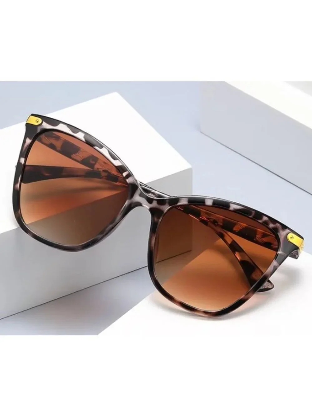 Leopard Print Oversized Cat Eye Sunglasses With Brown Gradient Lenses & Gold Acc
